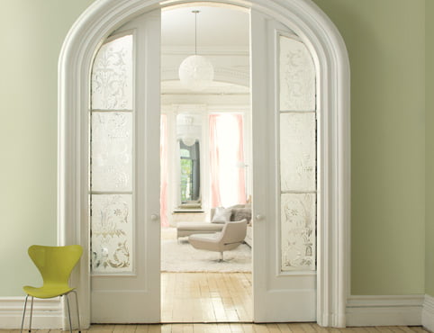 Monochromatic_card_482x370